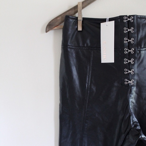 e.ssue Black Faux Leather Skinny Pants NWT Small - Picture 2 of 10